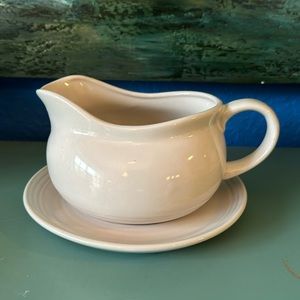 Very Large White Ceramic Gravy /Sauce Boat 4 Cups